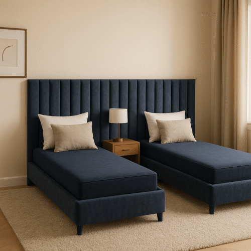 מיטה יהודית דגם קווין, גב דוגמאת פסים, צבע קטיפה כחול